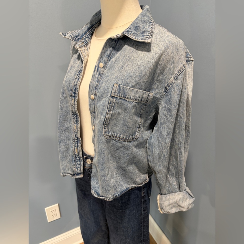 Universal Thread Cropped Denim Button Down Shirt … - image 1